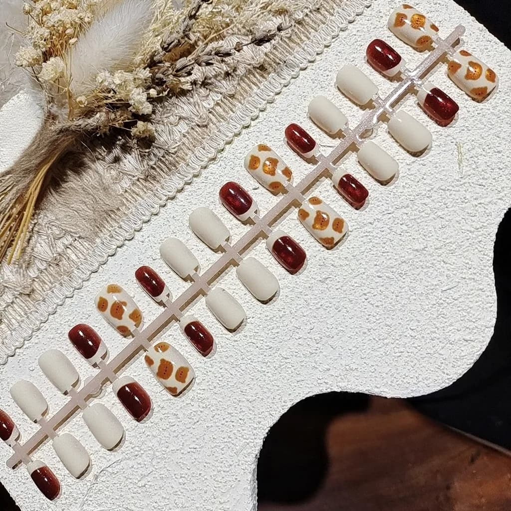 Kastanpruuni karuga kassisilma kunstküüned, lühike ballerina kuju, glitter