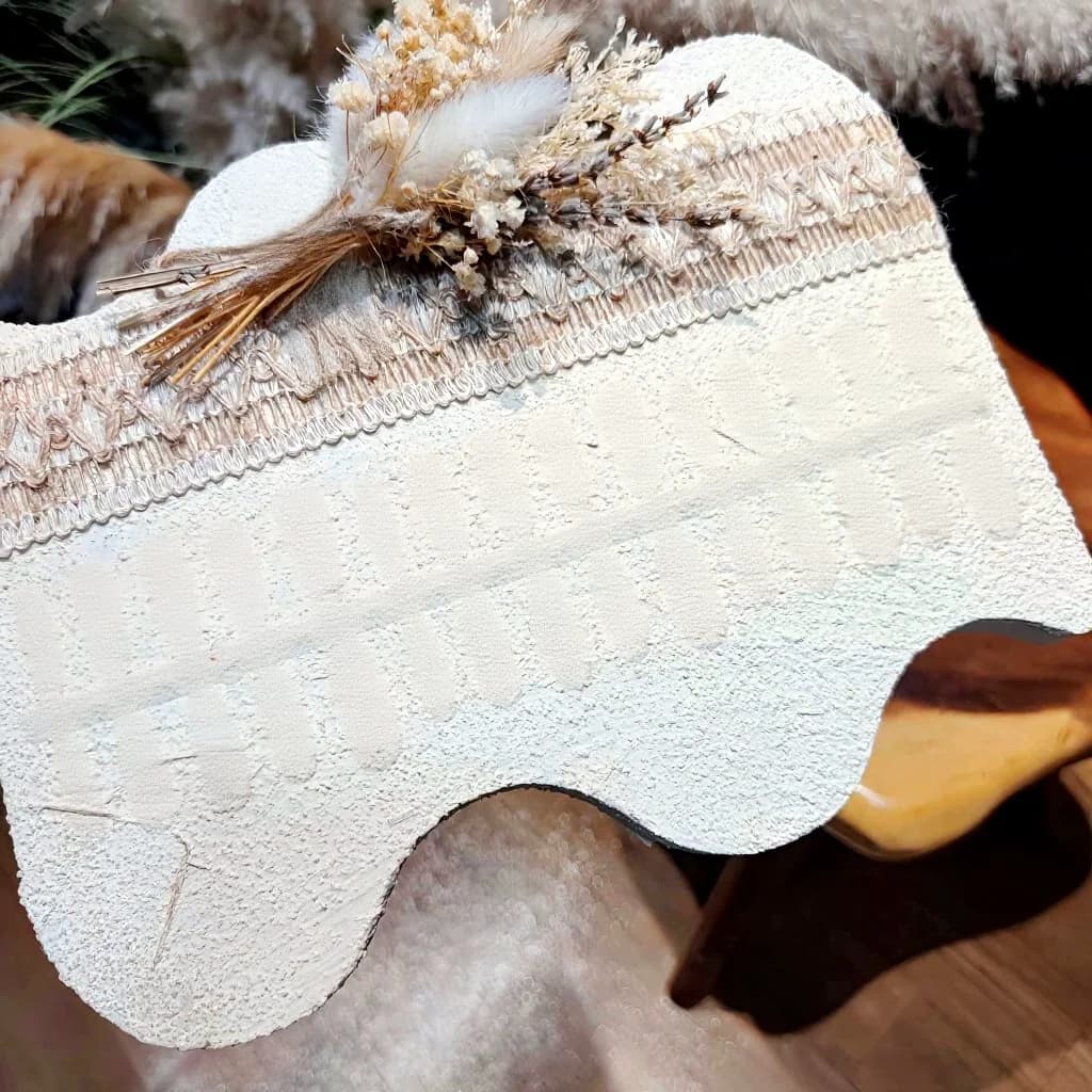 Nude hõbedase glitteriga kunstküüned kassisilma efektiga, keskmine ovaalne kuju