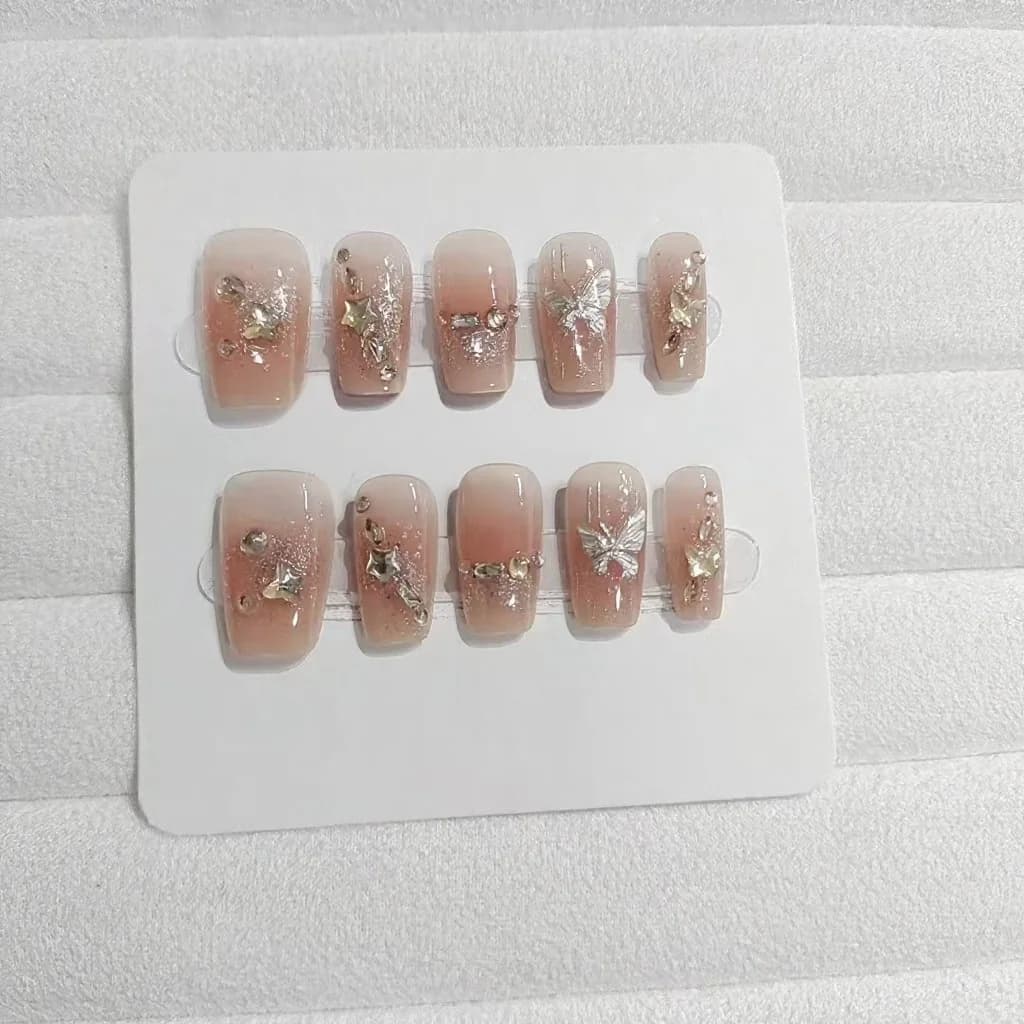 Liblika- ja tähekujuliste rhinestone'idega press-on küüned, glitterviimistlus