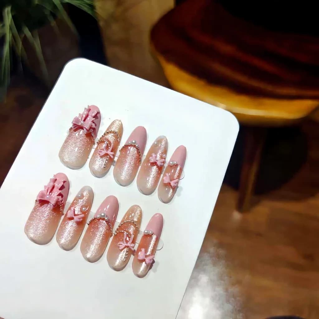 Kassiküüne efektiga roosad pitsilised liblikaga pikad stiletto kunstküüned
