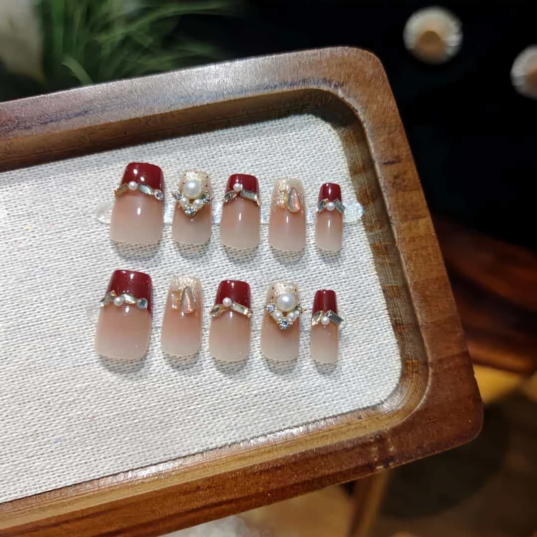 Punased pärlmutterefektiga press-on küüned, lühikesed kirstuküüned, prantsuse tipud, glitter