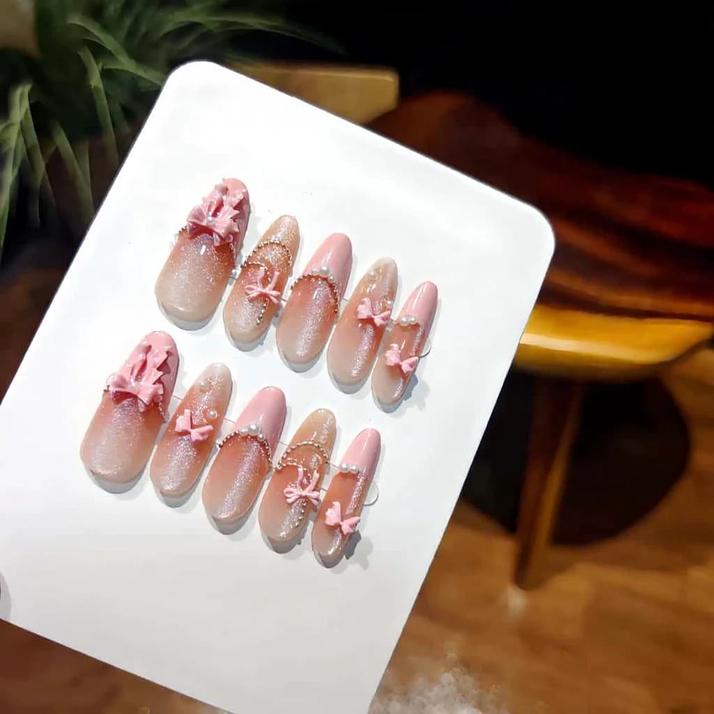Kassiküüne efektiga roosad pitsilised liblikaga pikad stiletto kunstküüned