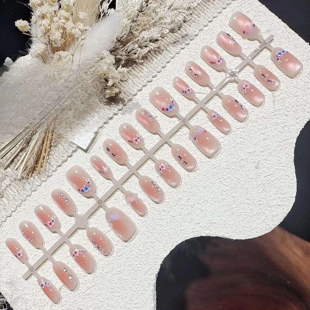 Kirsikõie kassisilma kunstküüned rhinestonetega