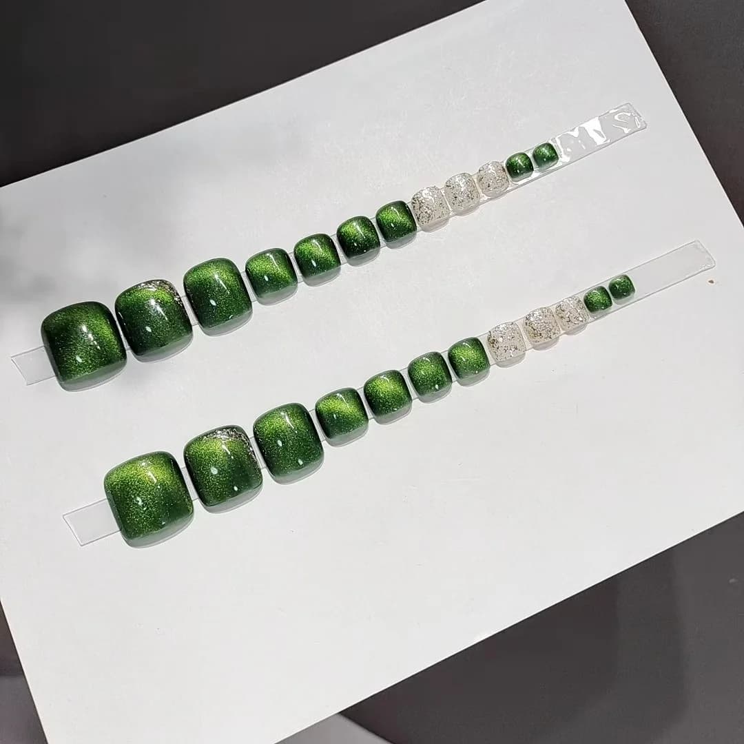 Lühikesed rohelised kassisilma kunstküüned, sädelev viimistlus