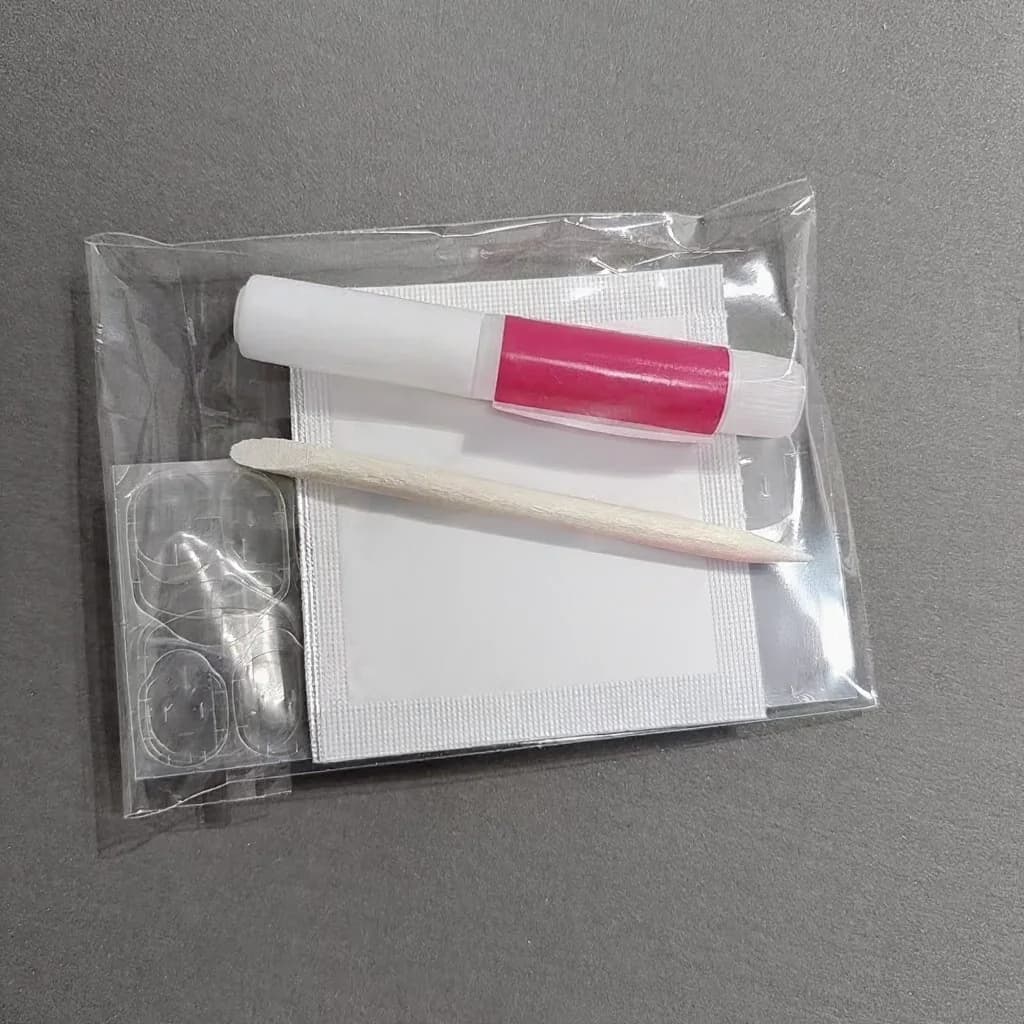 Pressitavate küünte tööriistakomplekt liimipadjakestega, viili ja eemaldajaga