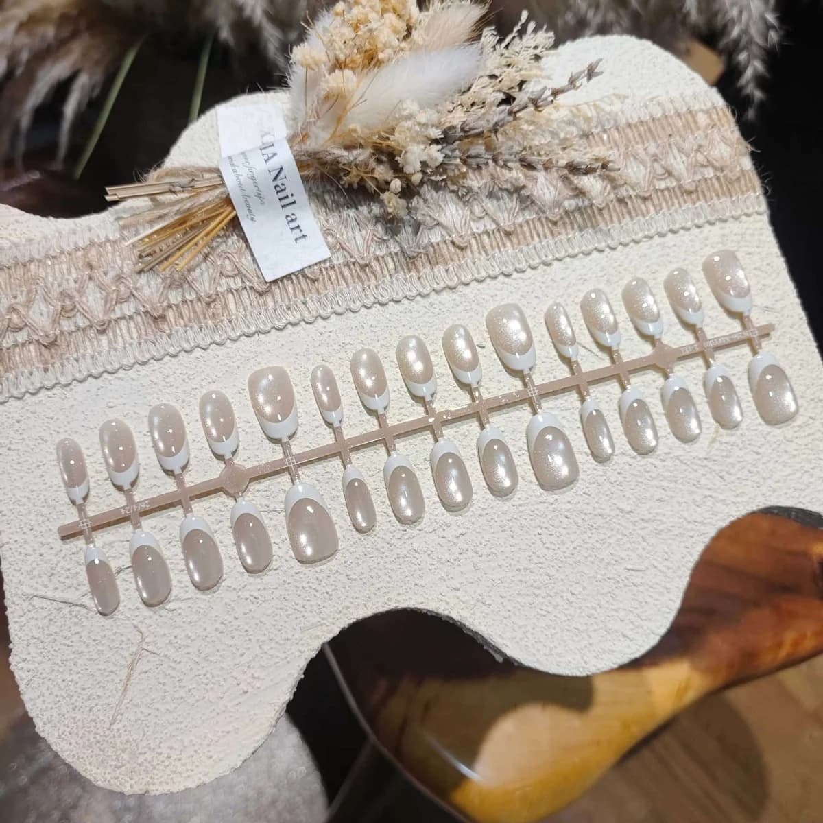 Prantsuse valge kassisilma kunstküüned, lühike ovaalne, 30 tk
