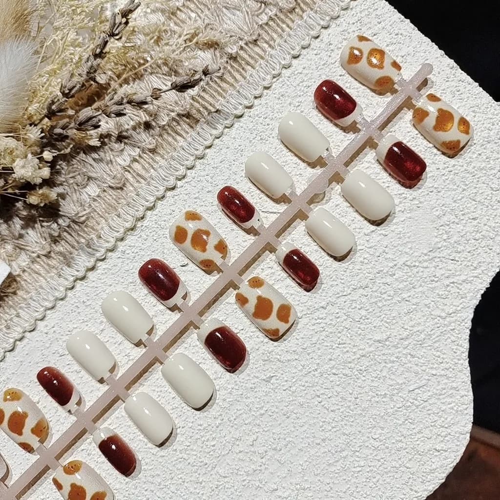 Kastanpruuni karuga kassisilma kunstküüned, lühike baleriinakuju, glitter