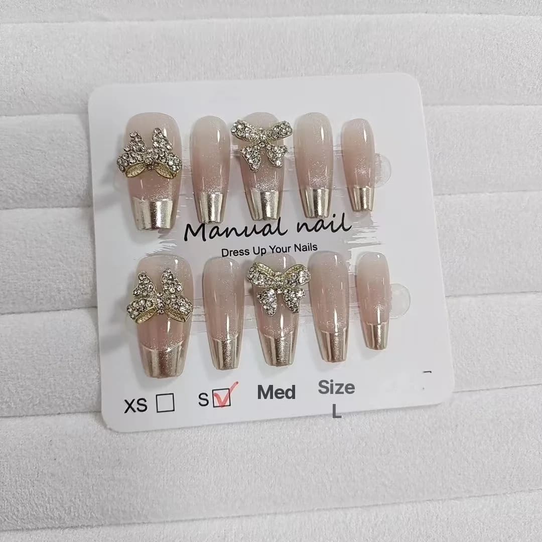 Liblikaga kassisilma tehisnailid peeglikroomi viimistlusega