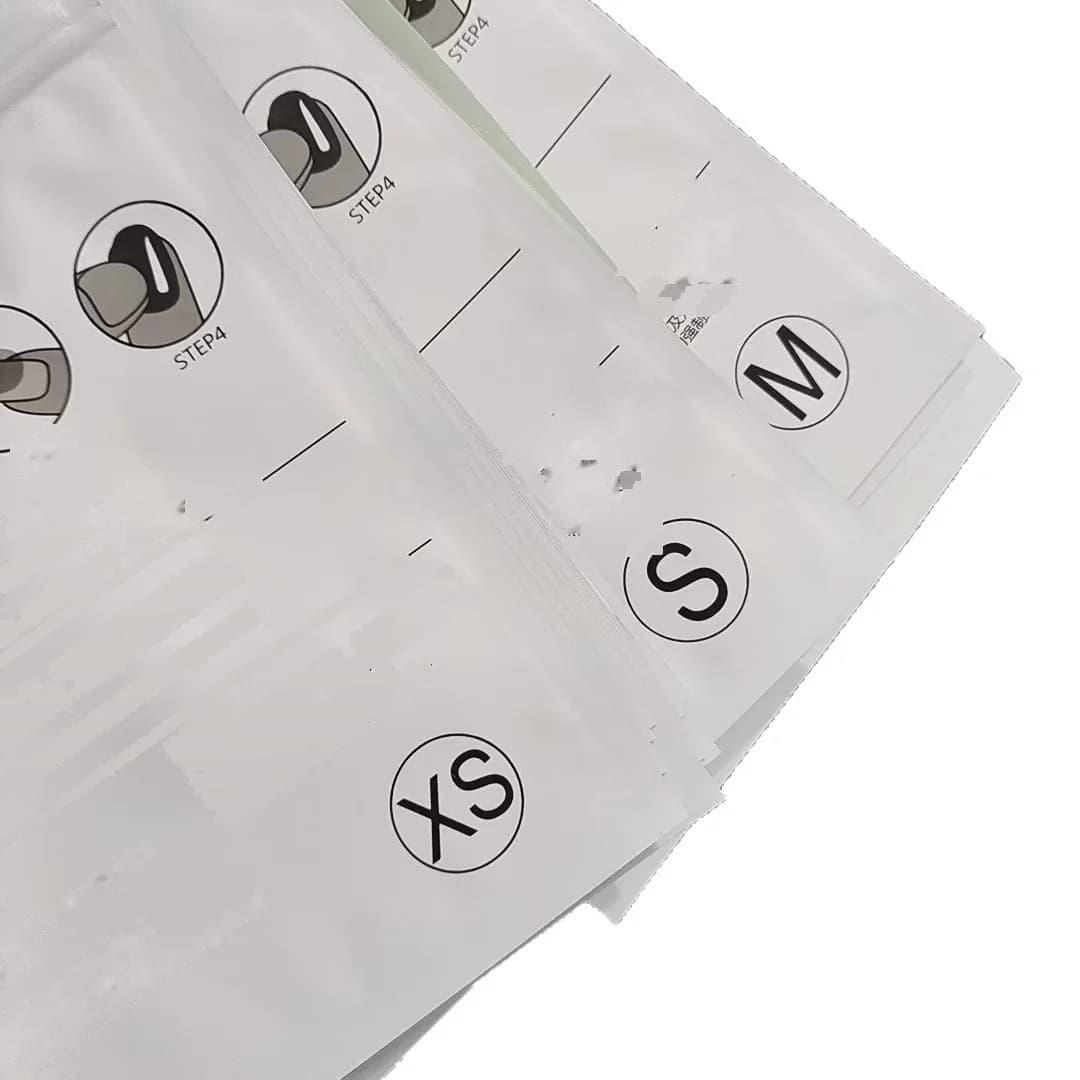 Salvei-rohelised plastist lukuga kotid küünevahendite hoiustamiseks