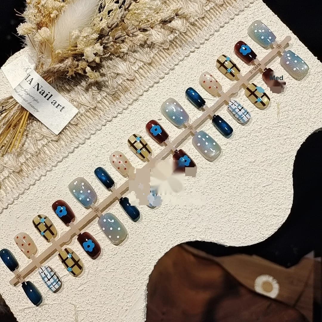 Kassisilma kunstküüned täheglitteriga, lühike balletikujuline