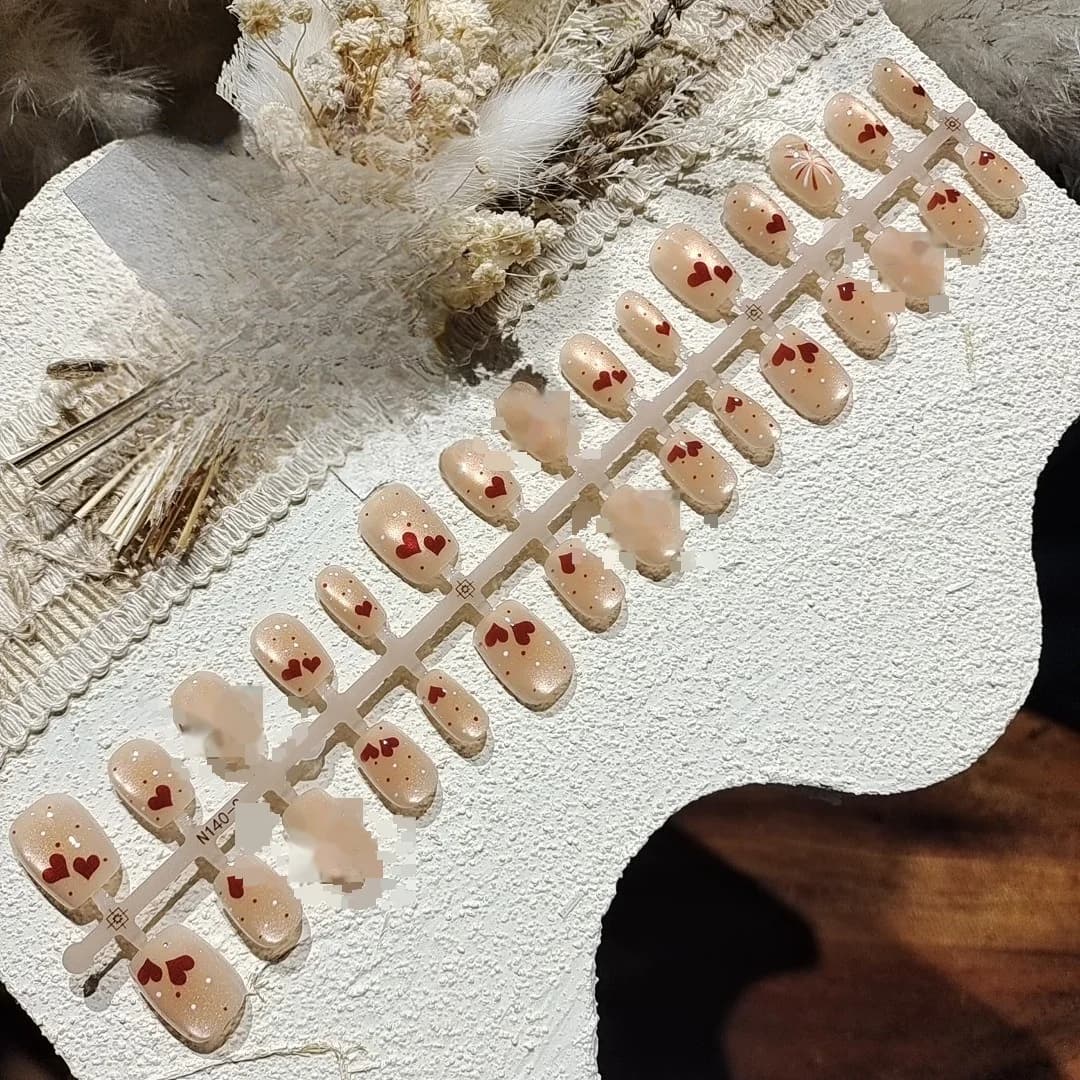 Kassisilma liimitavad küüned südame ja ilutulestiku mustriga, lühikesed
